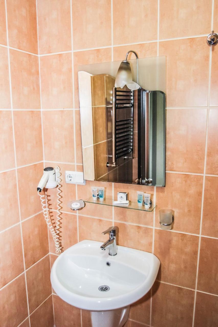 באטומי Hotel Istanbul מראה חיצוני תמונה