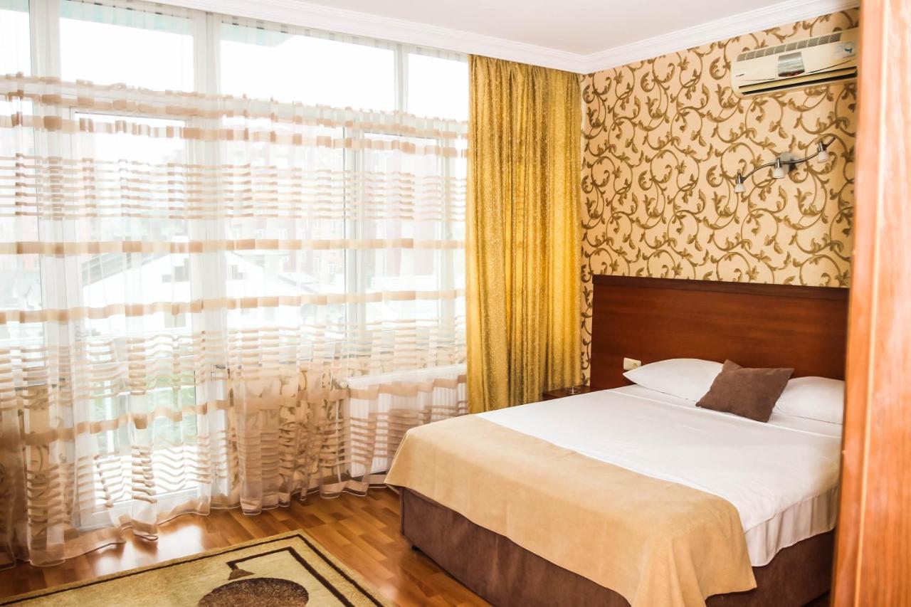 באטומי Hotel Istanbul מראה חיצוני תמונה