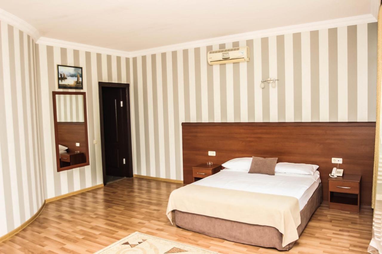 באטומי Hotel Istanbul מראה חיצוני תמונה