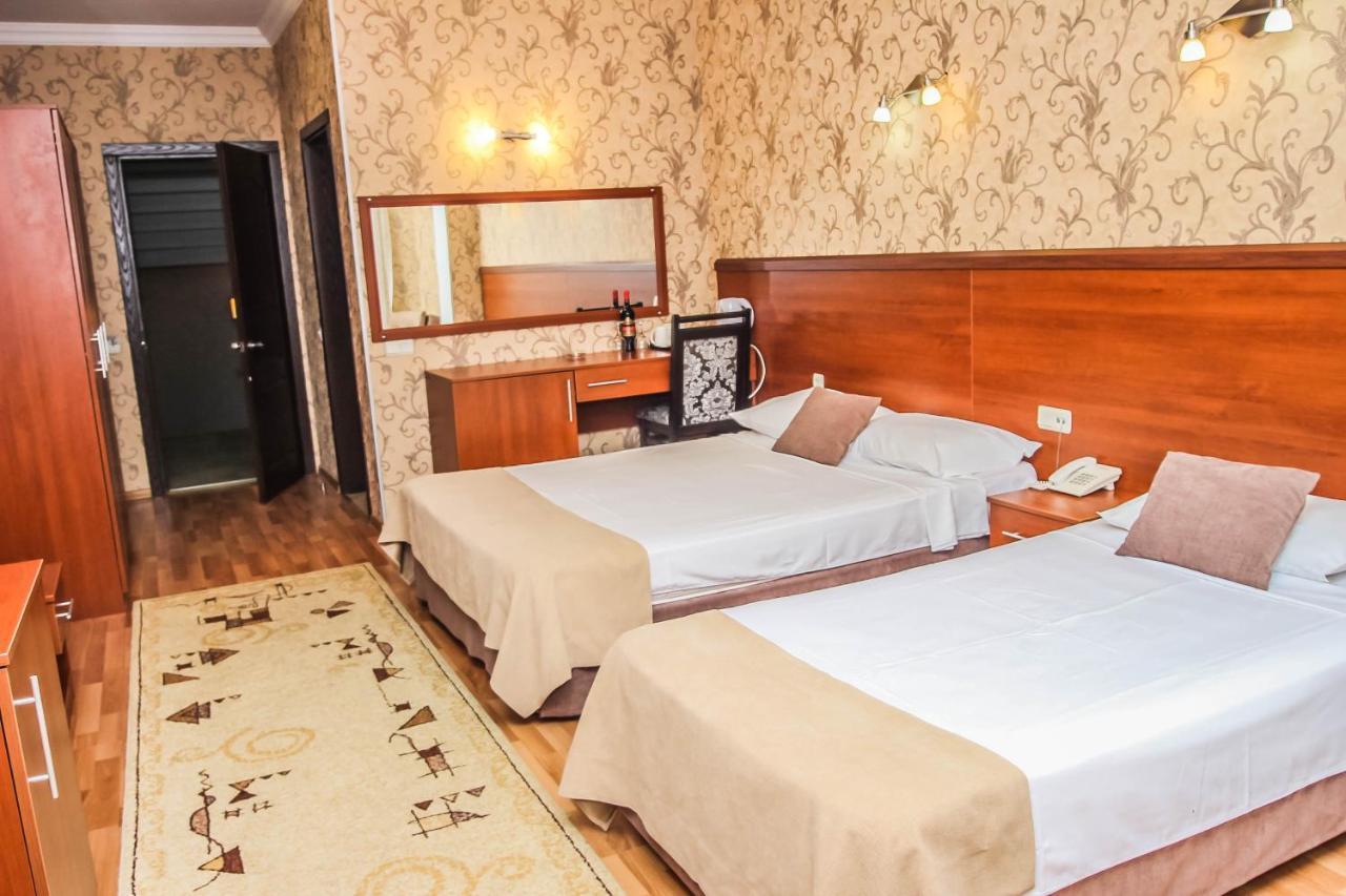 באטומי Hotel Istanbul מראה חיצוני תמונה
