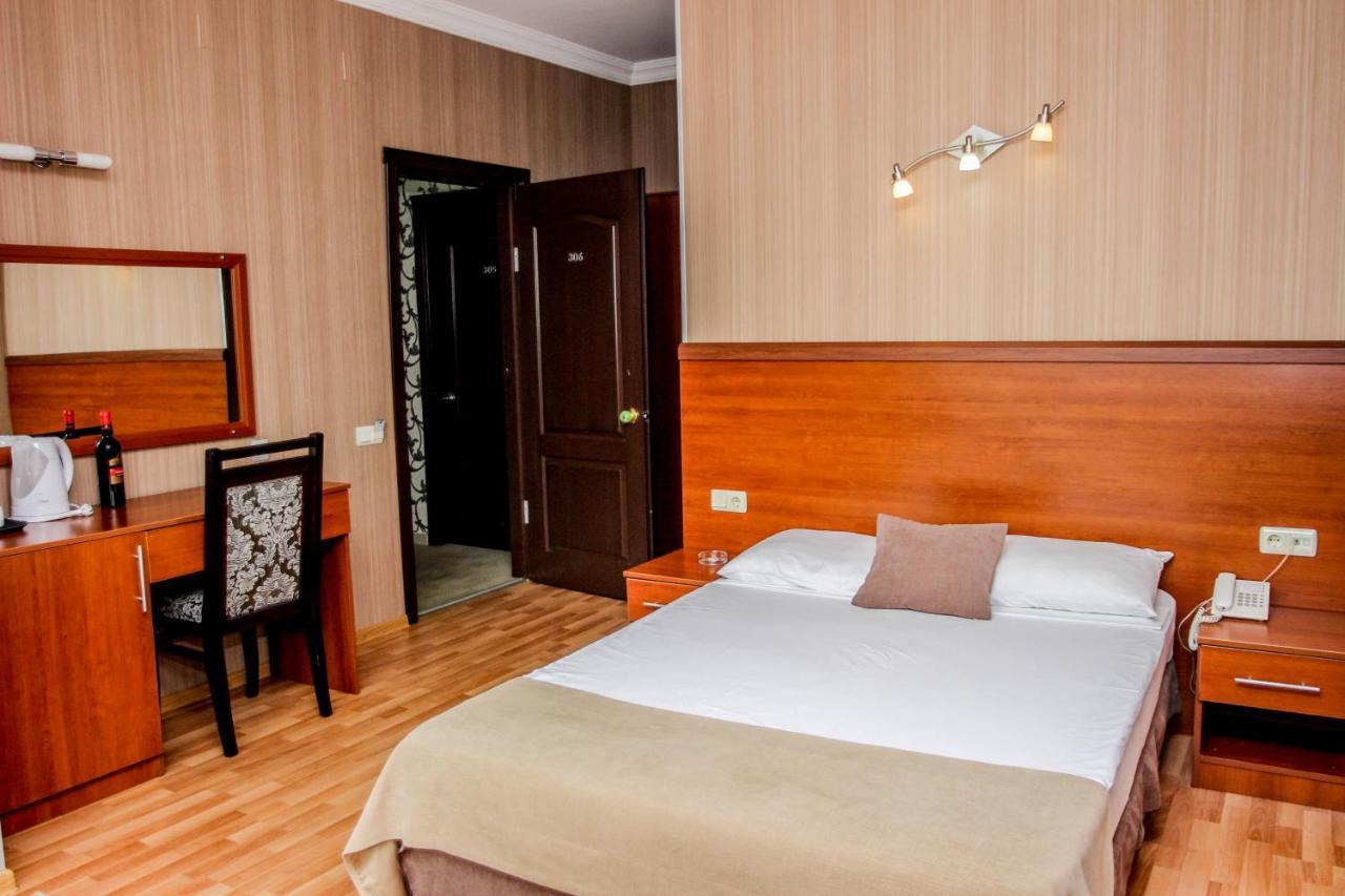 באטומי Hotel Istanbul מראה חיצוני תמונה