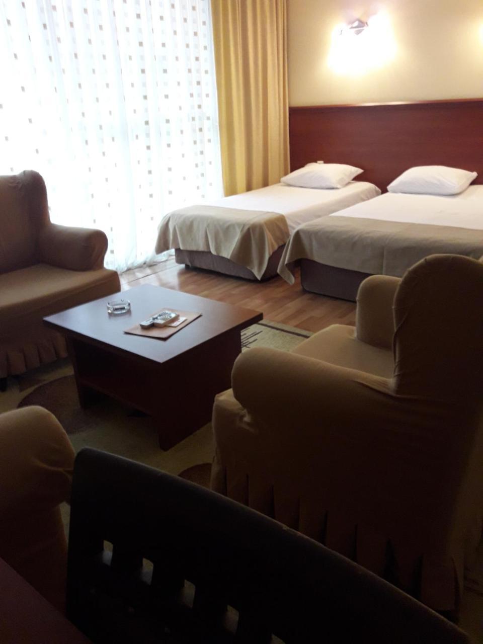 באטומי Hotel Istanbul מראה חיצוני תמונה