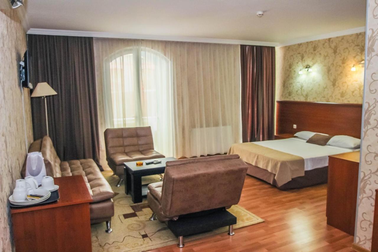 באטומי Hotel Istanbul מראה חיצוני תמונה
