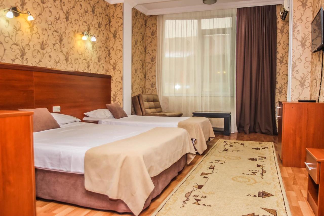 באטומי Hotel Istanbul מראה חיצוני תמונה