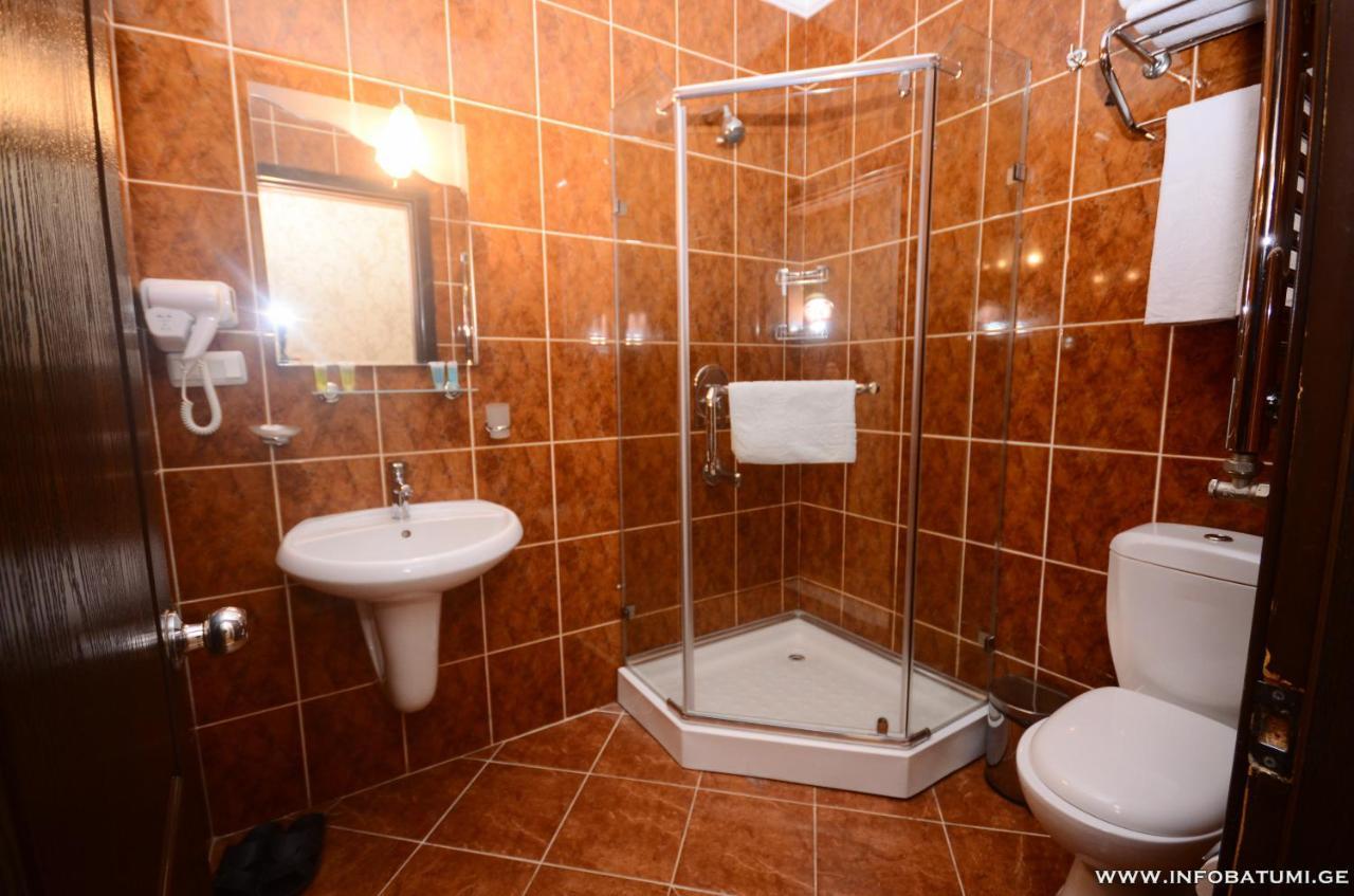 באטומי Hotel Istanbul מראה חיצוני תמונה