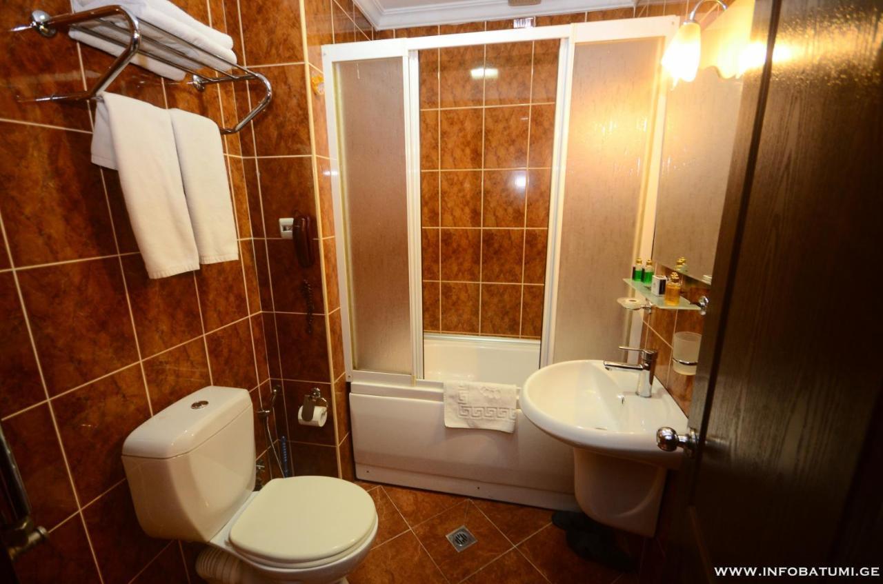 באטומי Hotel Istanbul מראה חיצוני תמונה