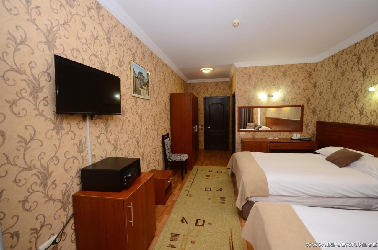 באטומי Hotel Istanbul מראה חיצוני תמונה