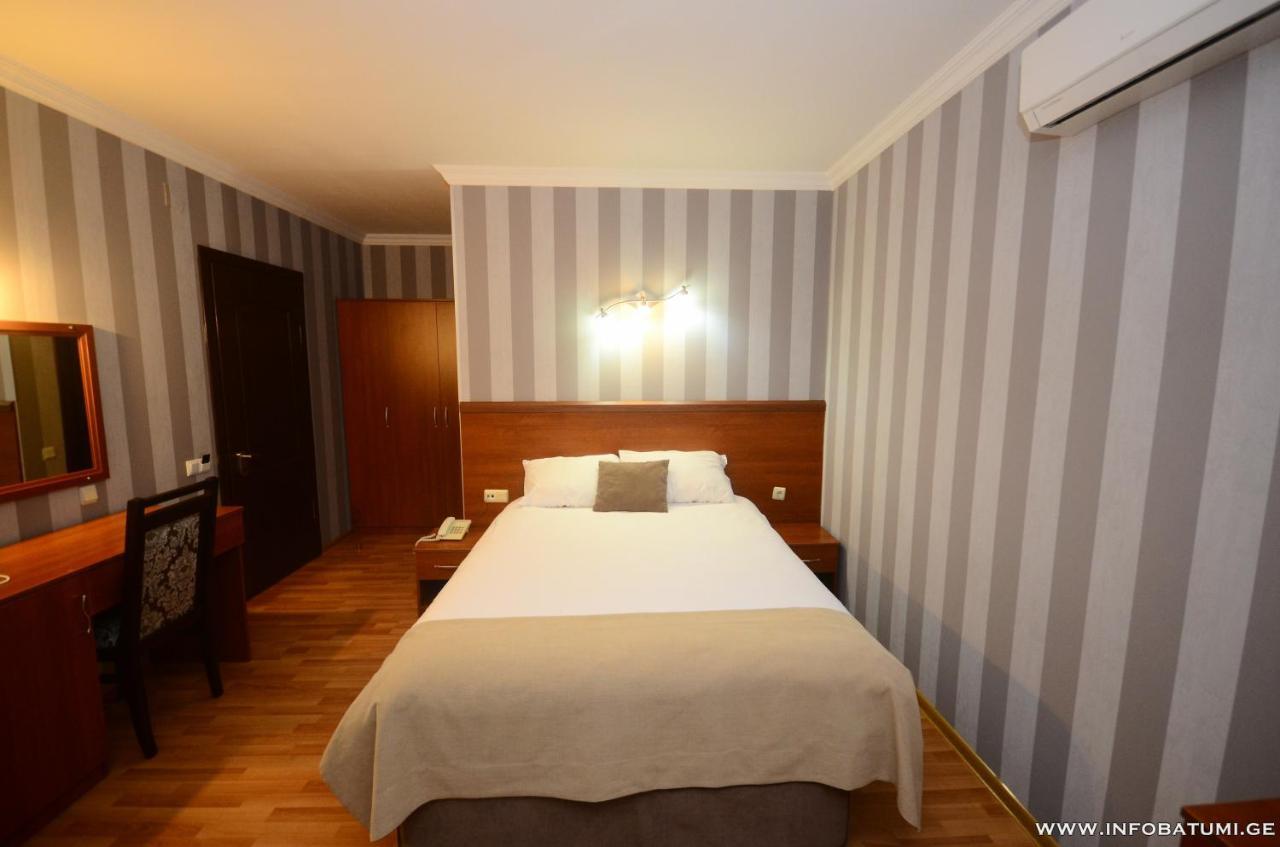 באטומי Hotel Istanbul מראה חיצוני תמונה