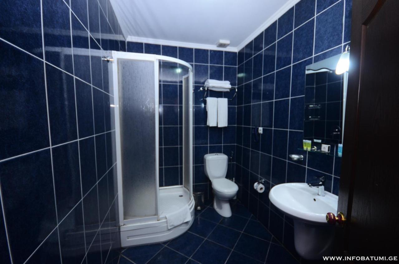 באטומי Hotel Istanbul מראה חיצוני תמונה