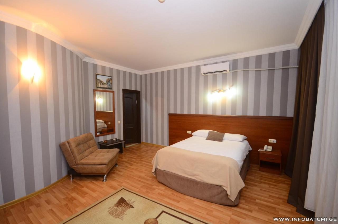 באטומי Hotel Istanbul מראה חיצוני תמונה