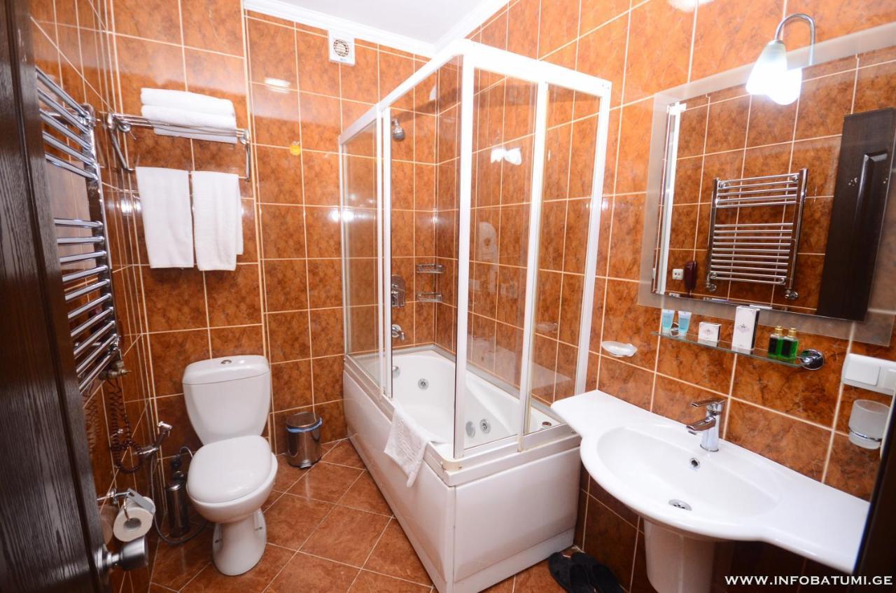 באטומי Hotel Istanbul מראה חיצוני תמונה