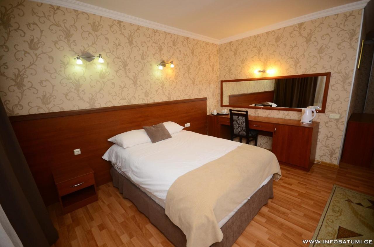 באטומי Hotel Istanbul מראה חיצוני תמונה